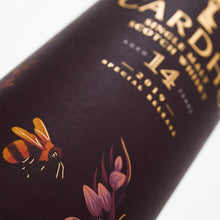 Load image into Gallery viewer, Closeup of bee detail on Cardhu 14 Year Old Special Release 2019&#39;s box
